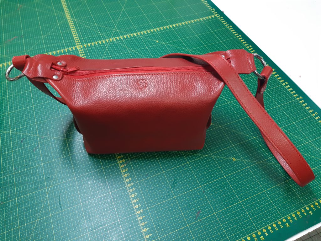 Sac rouge en cuir 2