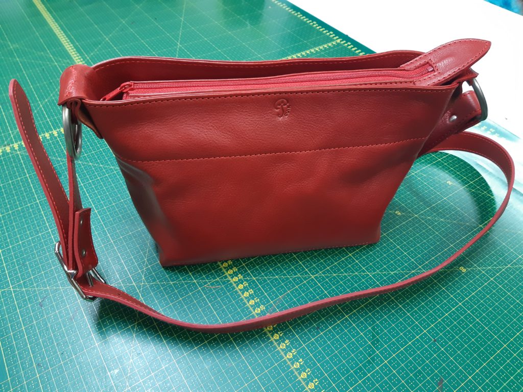 Sac rouge en cuir